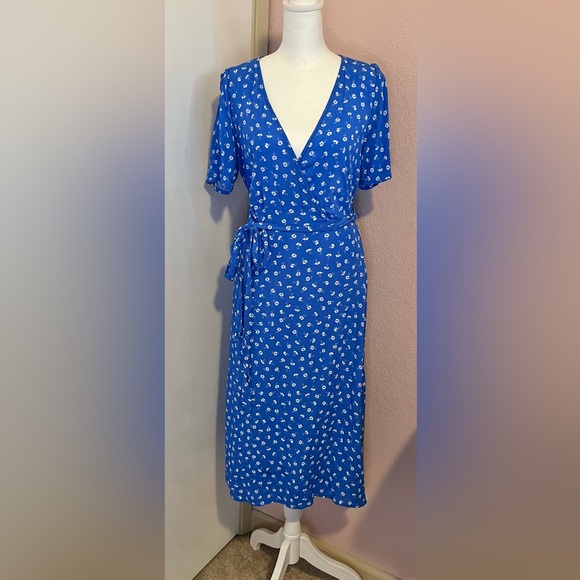 Maretta Blue and White Floral Print Wrap Midi Dress - Picture 13 of 16